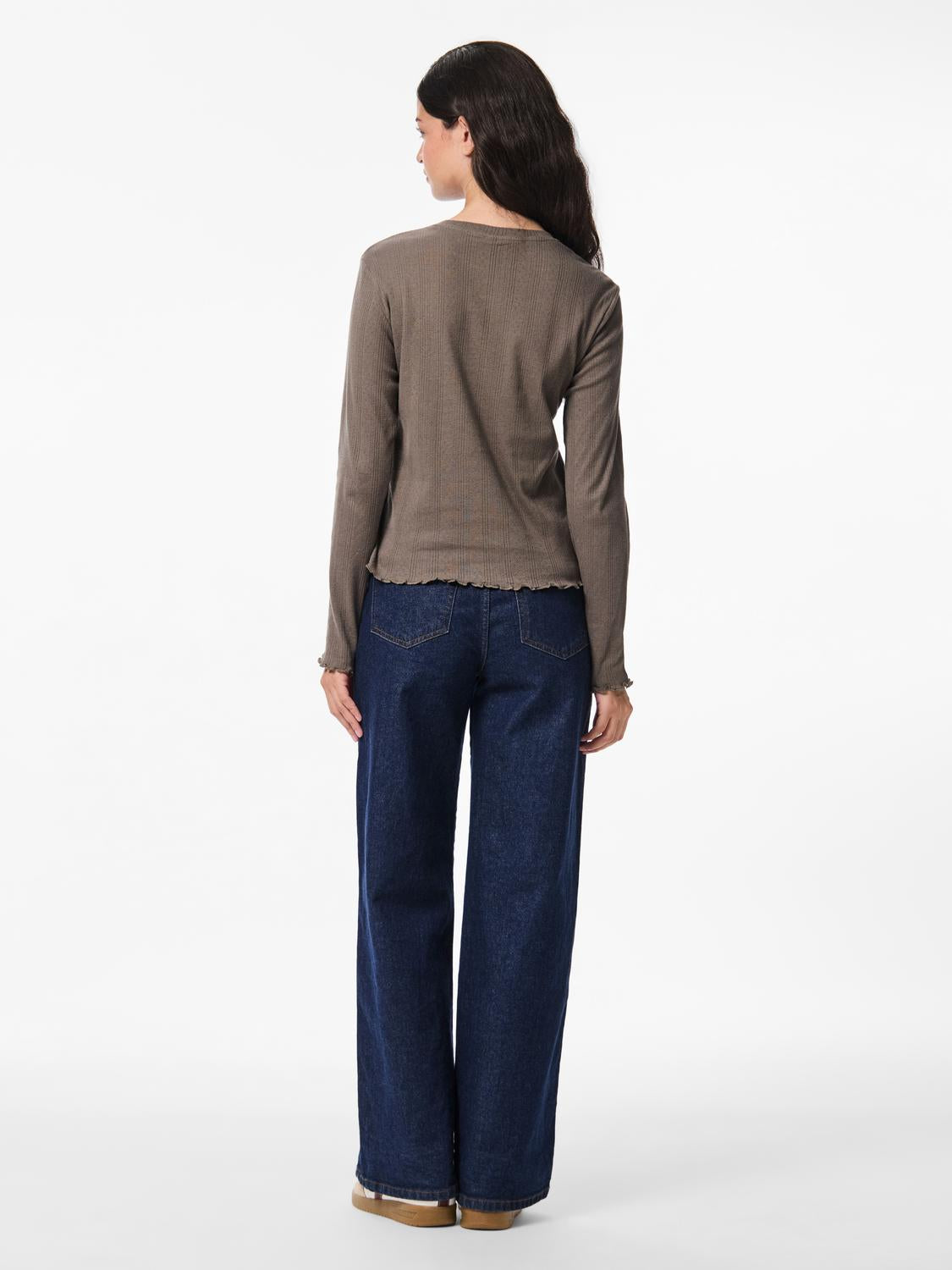 model_shot-back